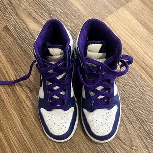 Barely worn Nike shoes - size 1.5